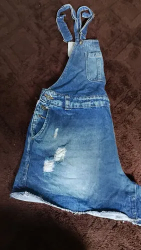 Macacão tamanho 46 jeans usado falta um botão do lado