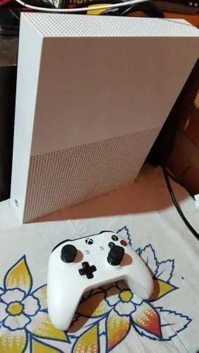 Xbox One S de 1 terá de amarzenamento