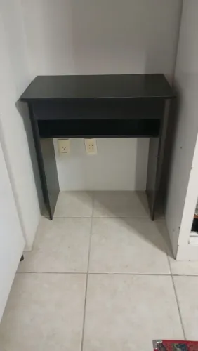 2 Escrivaninhas semi novas 