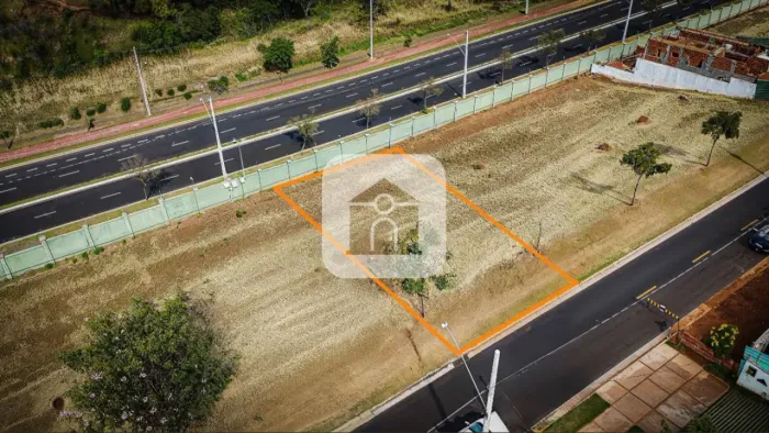 Terreno á venda no Bairro Granja Marileusa
