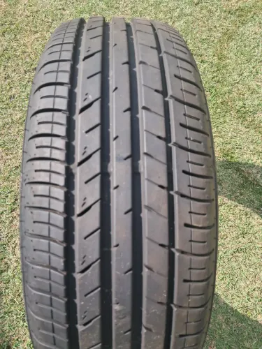 Pneu dunlop 195/60/15 seminovo.