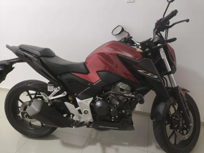 Moto CB300f