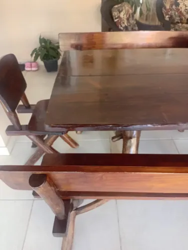Mesa de Madeira artesanal.