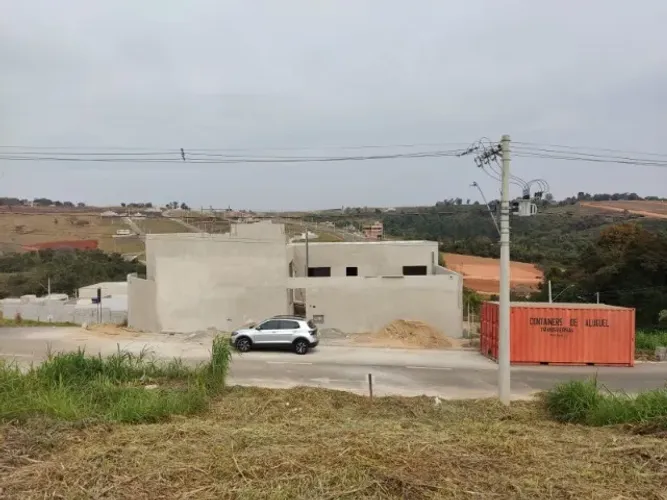 Vendo lote no bairro Terra Nobre, localizado na primeira quadra do bairro.