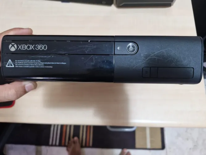 Xbox 360 super slim com defeito