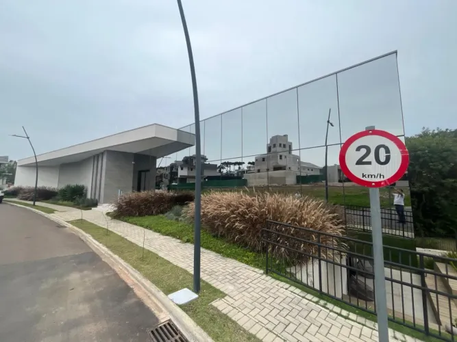 Terreno no condomínio Terrara no Pilarzinho. Pronto para construir
