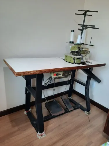 Máquina de costura Overlock Rimoldi