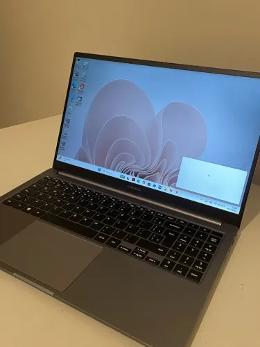 Notebook Samsung Galaxy Book4 Core i3 (13ª Ger) | 8GB RAM | SSD 512GB - Estado de Novo