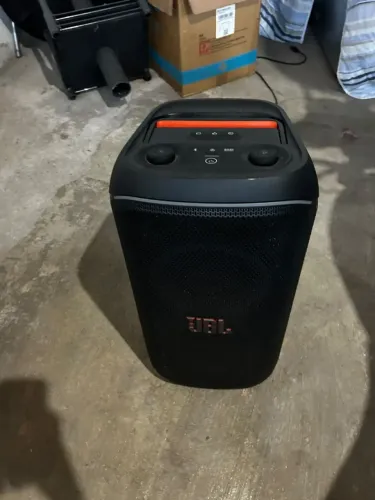 Vende-se caixinha de som JBL partybox 120