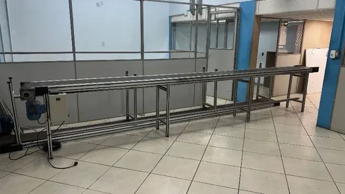 Esteira industrial de 12 metros com motor funcionando perfeitamente em alumínio reforçado