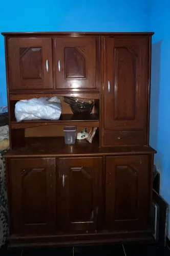 Armário de cozinha (madeira boa )