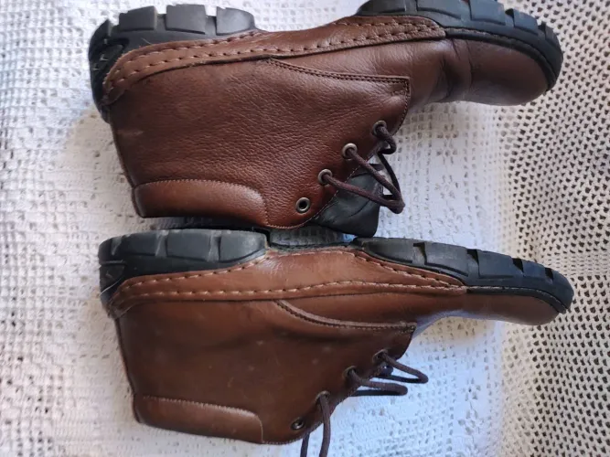 Bota masculina em couro Tam 40
