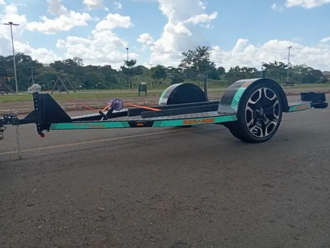 "Carretinha pra jet ski nova "