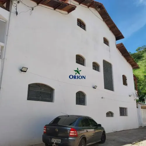 ?? Casa com 3 Pavimentos + 2 Pontos Comerciais à Venda em Paraibuna/SP