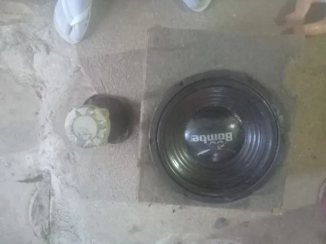 Vendo caixa com atofalante de 12  da bonber e uma corneta da selenium original pra ir logo