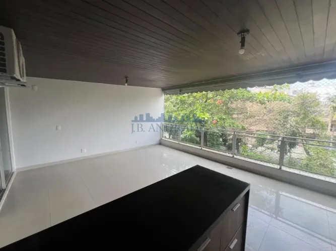Jardim Oceânico 106 m² | 2 Quartos (1 Suíte) | Varandão Gourmet | Modernizado | 1 Vaga