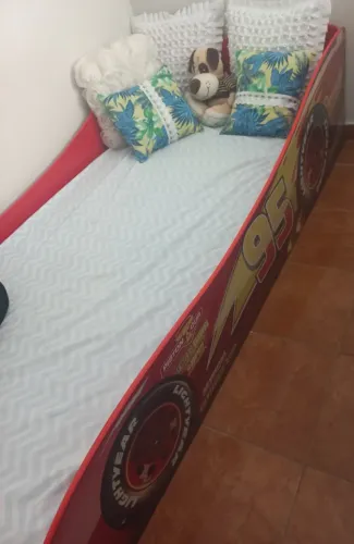 Cama infantil com colchão