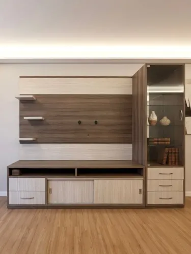 LINDO CONJUNTO RACK, PAINEL E CRISTALEIRA