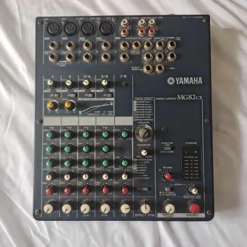 Mesa de som Yamaha