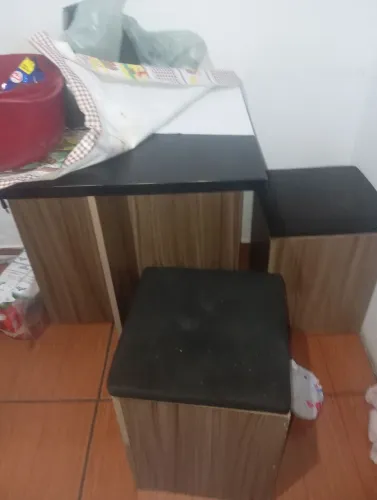 Mesa 4 pufe 