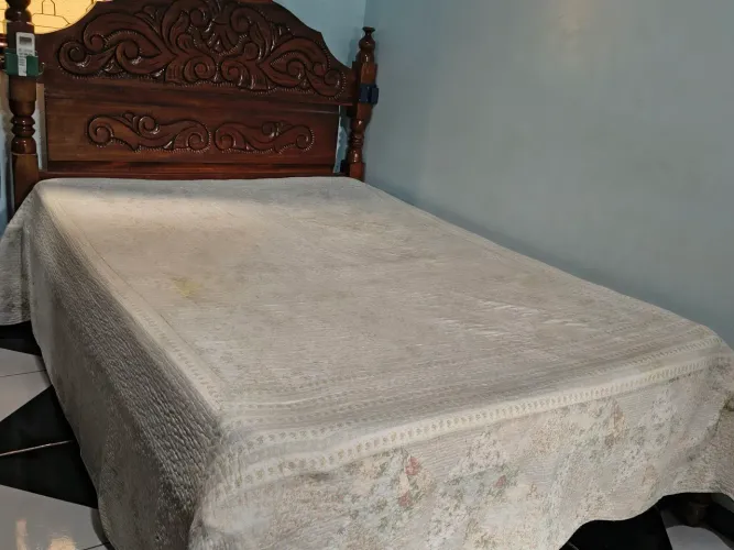 Cama de Casal em Madeira Maciça Entalhada + Colchão
