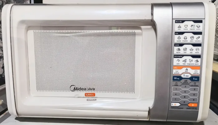Microondas Midea com Grill 30L