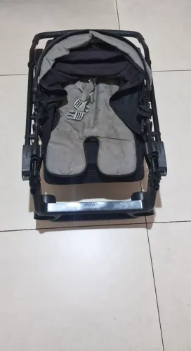 Vendo carrinho de bebê 