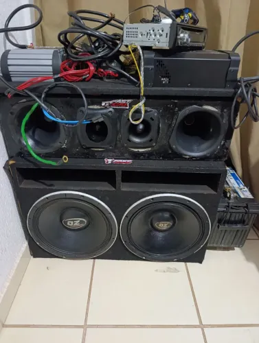 Vendo som automotivo