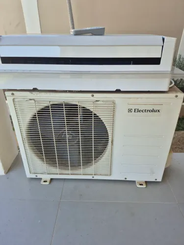 Ar-Condicionado Split Electrolux 9.000 BTUs 220V - Precisa de Carga de Gás