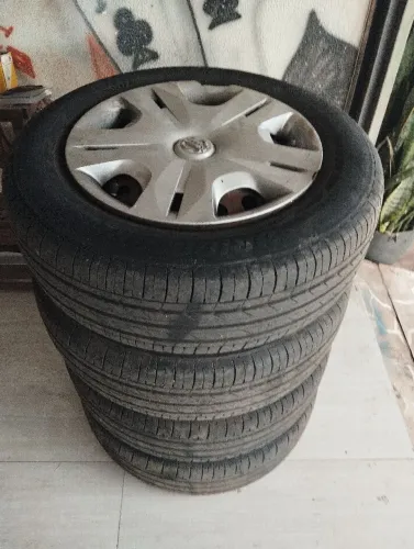 Jogo de rodas Tiida aro 15 com pneus Bridgestone