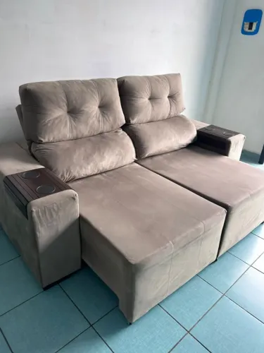 Sofá de luxo em veludo retrátil e reclinável entrego
