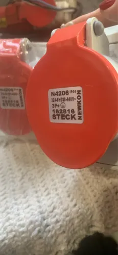 Tomada Industrial Steck 32A 3P+T 380/440V IP44