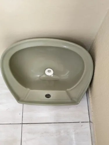 Pia para banheiro em perfeito estado de conservação