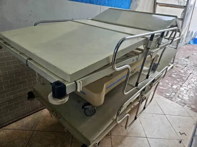 Camas hospitalares usadas em bom estado