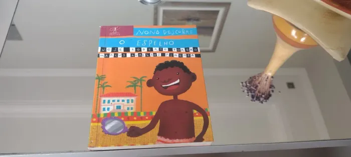 Livro Nono descobre o espelho