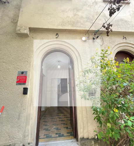 Casa comercial de Vila - Higienópolis - 74 m² - 3 Salas - 2 Banheiros - 1 Vaga