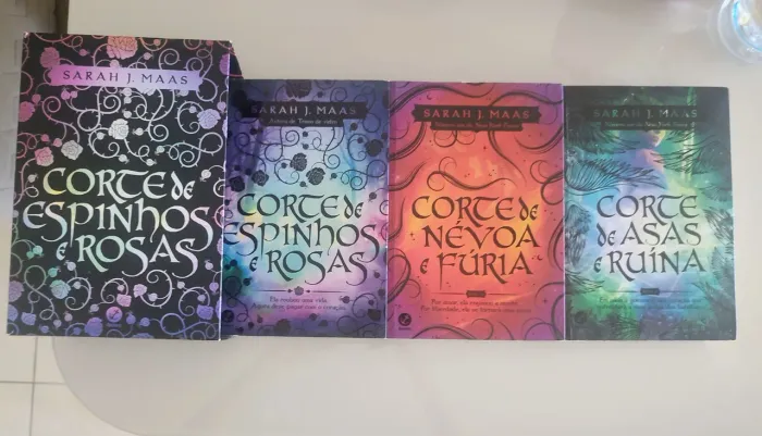 Box ACOTAR - Corte de Espinhos e Rosas (3 Vol.) - Sarah J. Maas - Usado Bom Estado