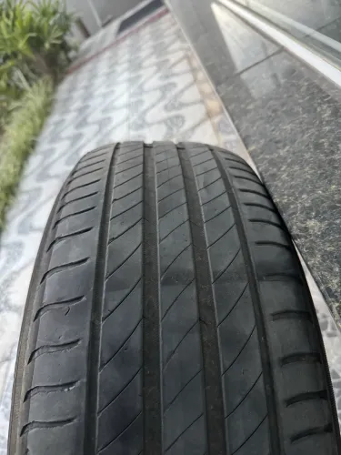 Pneu 215/60 R17 MICHELLIN 