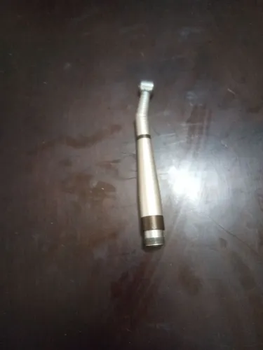 Vendo uma caneta de autorotação odontológica.