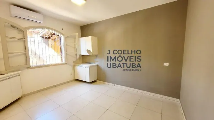 Sala comercial para locação no centro de Ubatuba