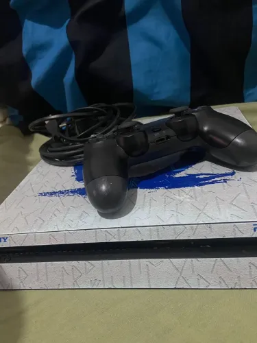 PS4 Slim 1TB Edição Personalizada + Controle + Cabos