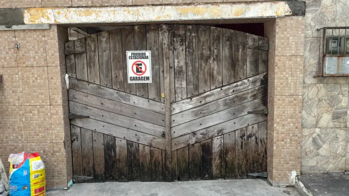 Portão usado de madeira maciça Pau ?darco /ipê maciço