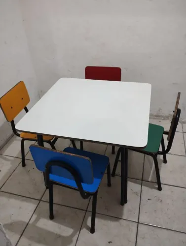 Mesa infantil - crianças de 2 a 6 anos