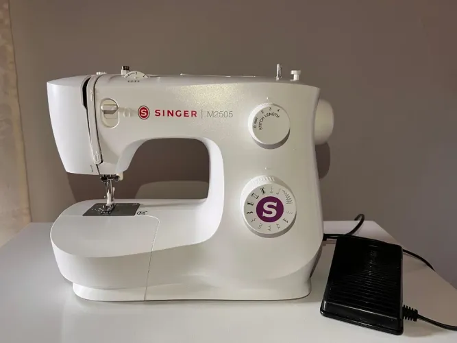 Maquina de costura singer m2505 10 pontos 