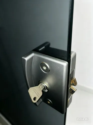 Porta brindex fumê com fechadura