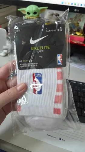 Meia Nike Elite NBA Dri-FIT Cano Alto Branca com Detalhes Rosa Tam 38 a 46