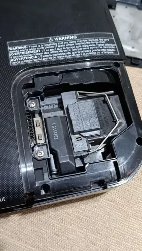 Projetor Epson PowerLite S12+ - Para retirada de peças - R$ 200,00