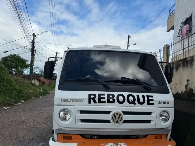 Caminhão prancha 8-150