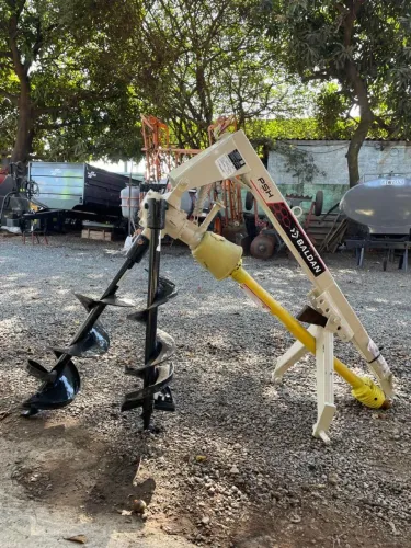 Perfurador de solo