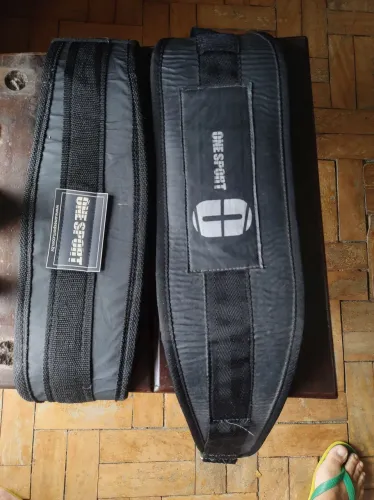 Dois cintos de musculação